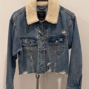 Abercrombie & Fitch - Jean Jacket with Sherpa Collar - Size XS